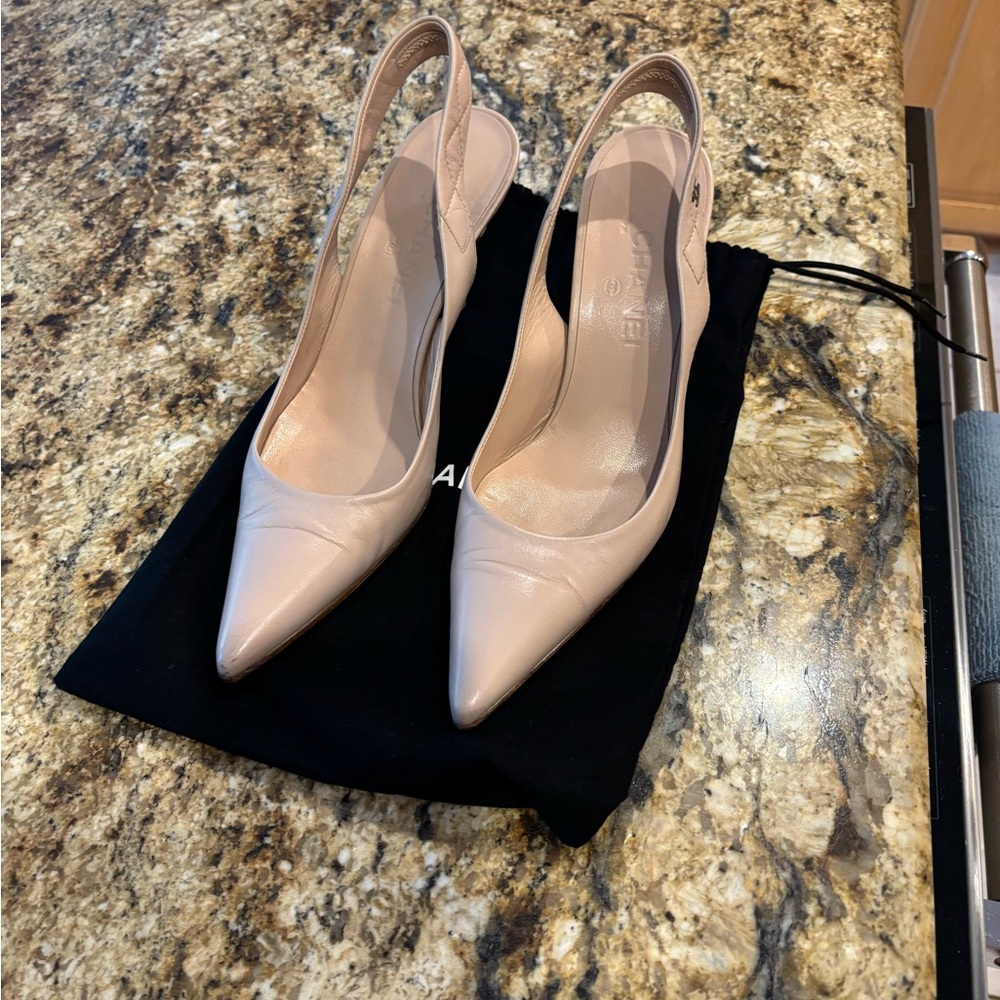 CHANEL Women's Blush Slingback Heels - Picture 3 of 9